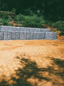 cabane-écologique-Terrassement-gabion-lapauseensoi